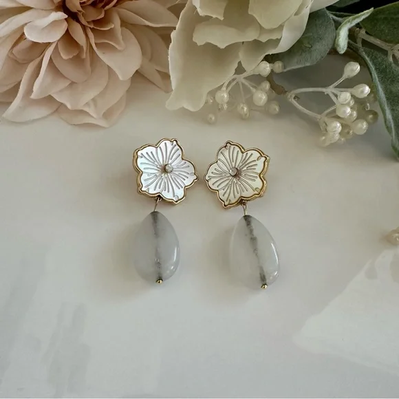 Mignonne Gavigan White Paloma Drop Earrings - Picture 4 of 12